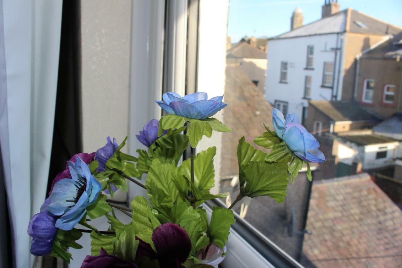 John St Town House - Self Catering - Guesthouse Style - Great Value Family And Double Rooms Workington Luaran gambar
